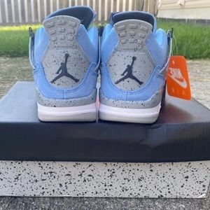 Jordan’s 4 university Blue